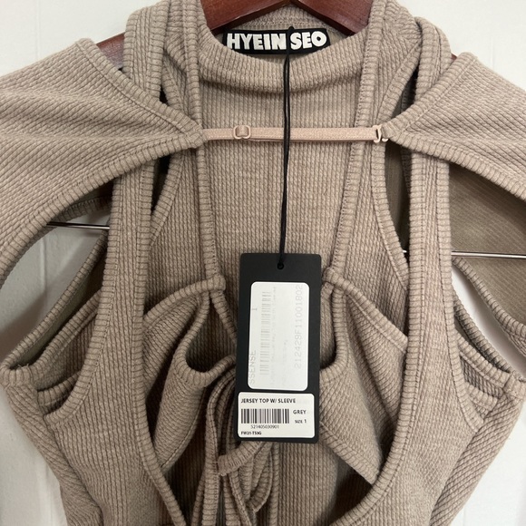 Hyein Seo 
GREY JERSEY LONG SLEEVE T-SHIRT - Picture 2 of 4